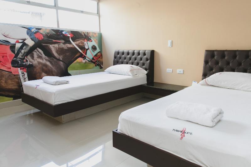 3H Hotel Centro Historico เมเดยิน ภายนอก รูปภาพ